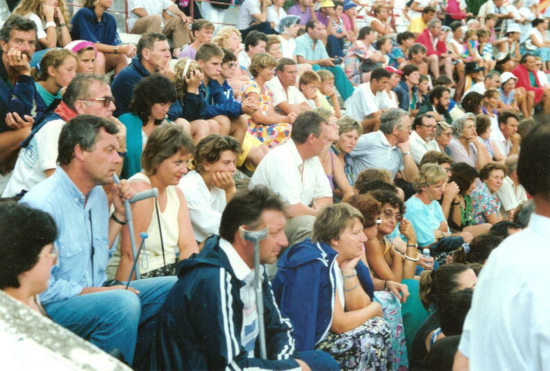 89 Schwim Cer010